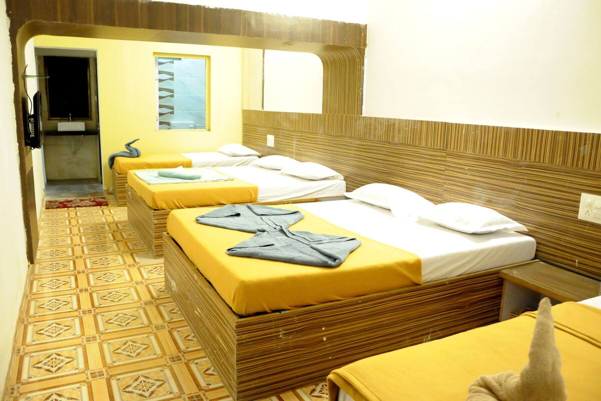 Zimmersafe, Schreibtisch, schallisolierte Zimmer, Bügeleisen/Bügelbrett