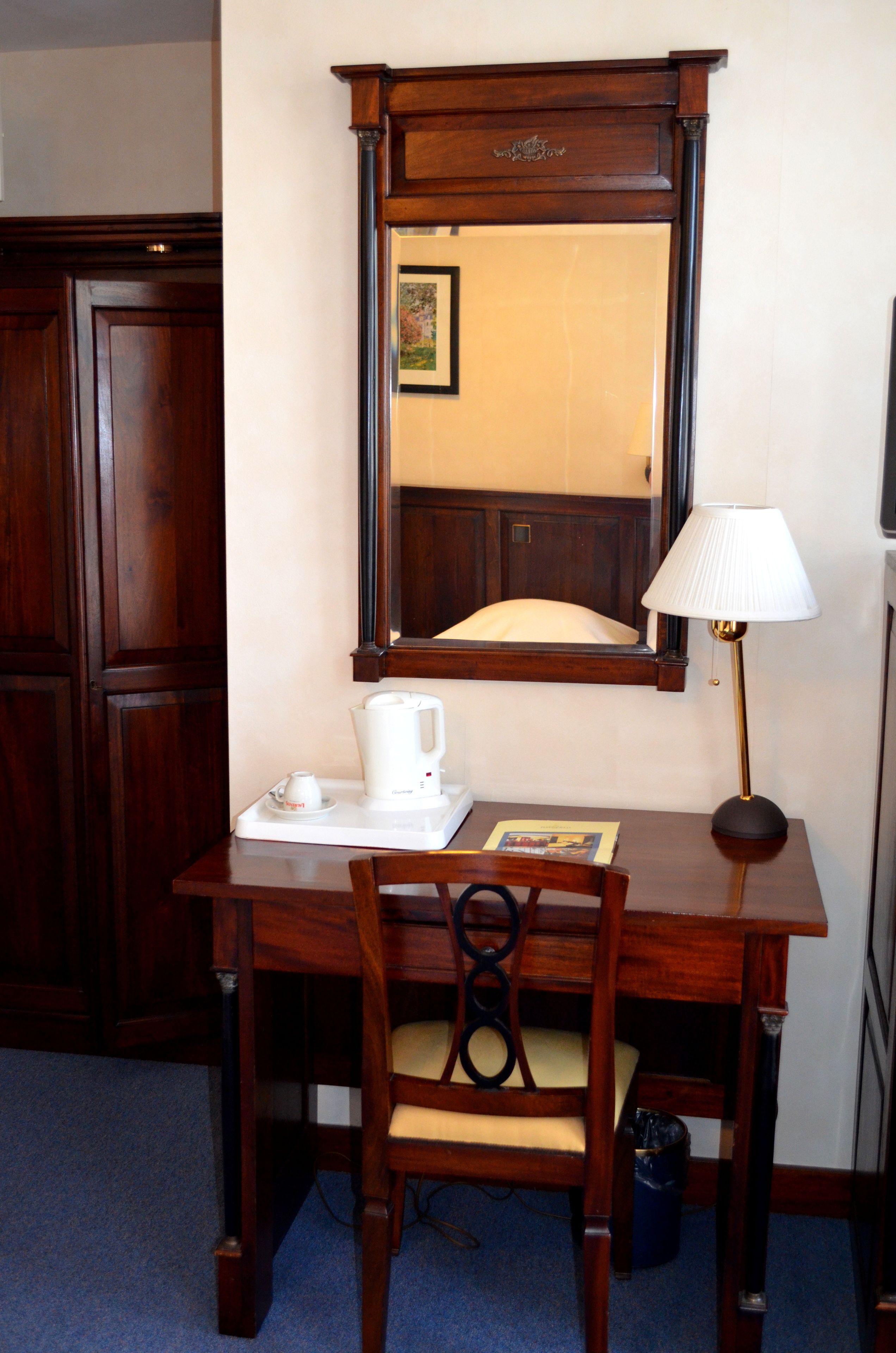 standard twin room | 1 bedroom, in-room safe, desk, blackout curtains