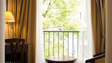 1 bedroom, in-room safe, desk, blackout curtains
