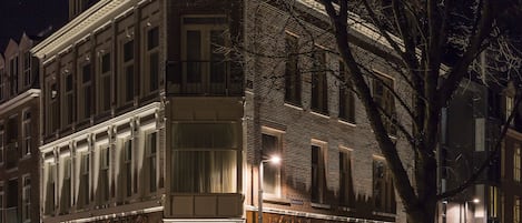 Fassade der Unterkunft â Abend/Nacht