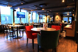 Spécialités Cuisine locale et internationale