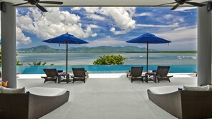 Outdoor pool, pool umbrellas, pool loungers - Villa Padma (Pa Klok)