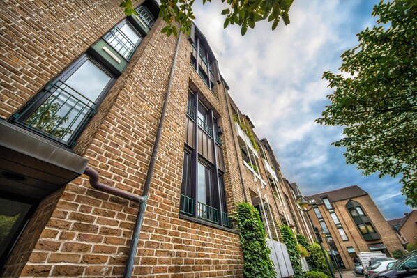 Vista frontal de la propiedad