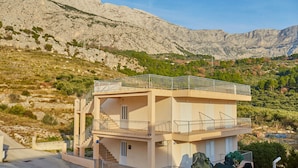 إطلالة على الجبل