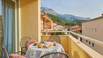 City Apartment, 2 Bedrooms, Balcony | Balcony