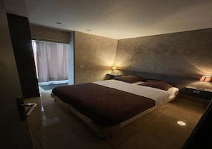 Basic Double Room | Desk, free WiFi - LPL Hôtel (Paris)