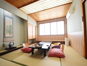 Minibar, caja de seguridad en la habitación y wifi gratis 