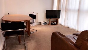 Apartment, 2 Bedrooms, Balcony | Living room | Flat-screen TV - Styl Short Stay Apartment (London)