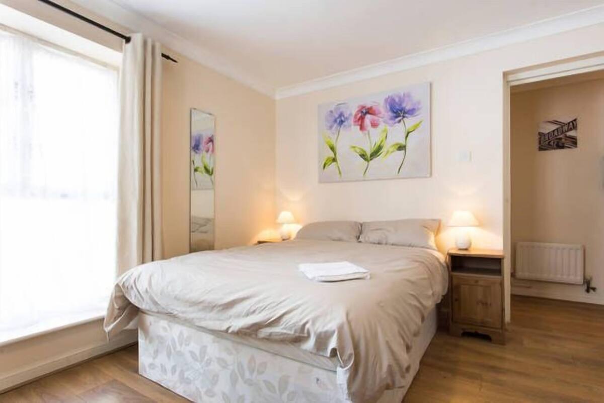 1 bedroom, iron/ironing board, WiFi (free)