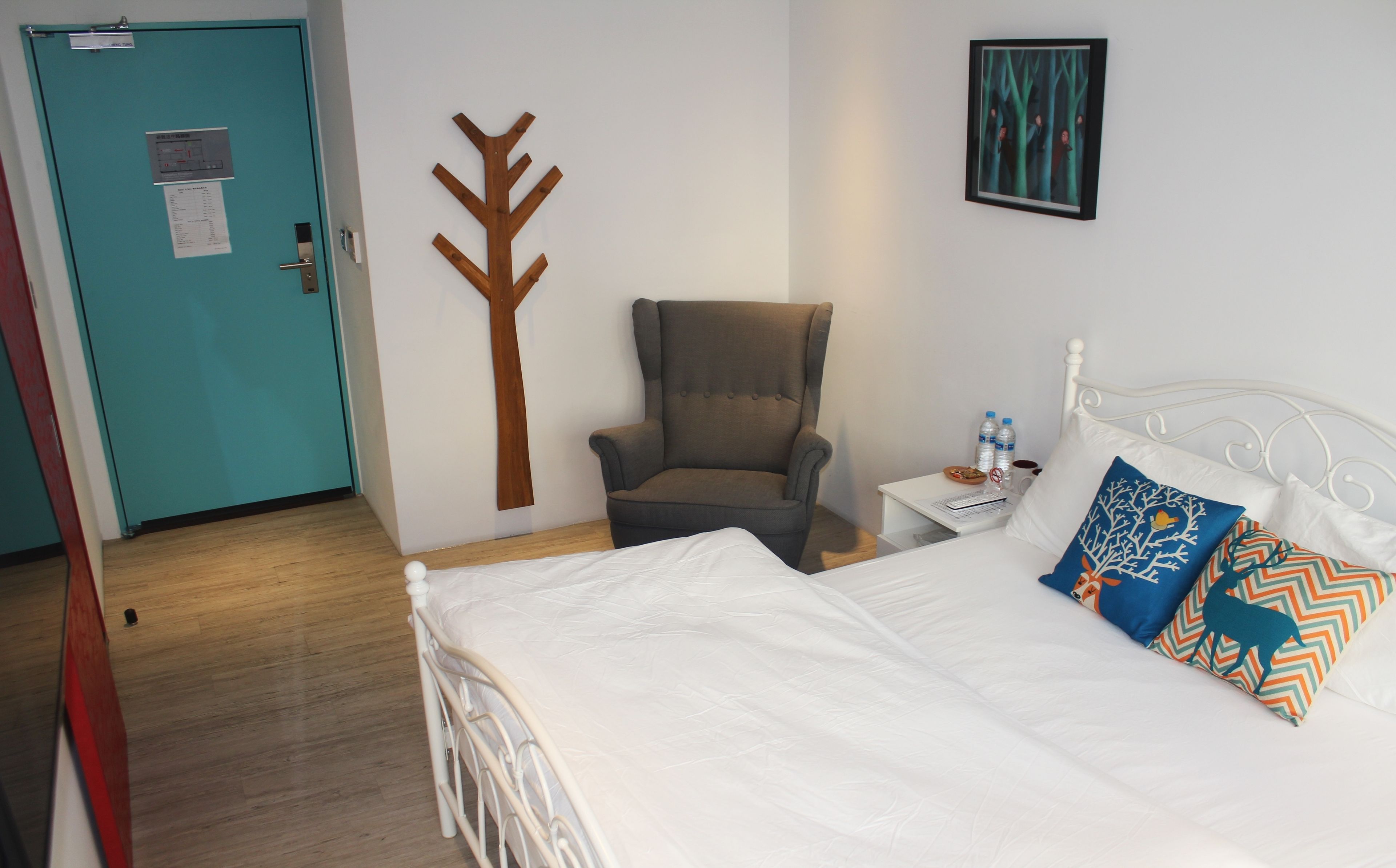 Sunny suite | Individually furnished, soundproofing, free WiFi, bed sheets