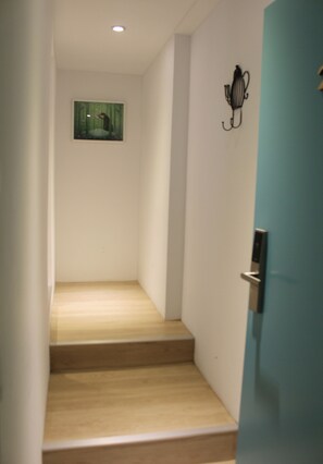 Habitación doble estándar, baño compartido | Muebles diferentes, insonorización, wifi gratis y ropa de cama