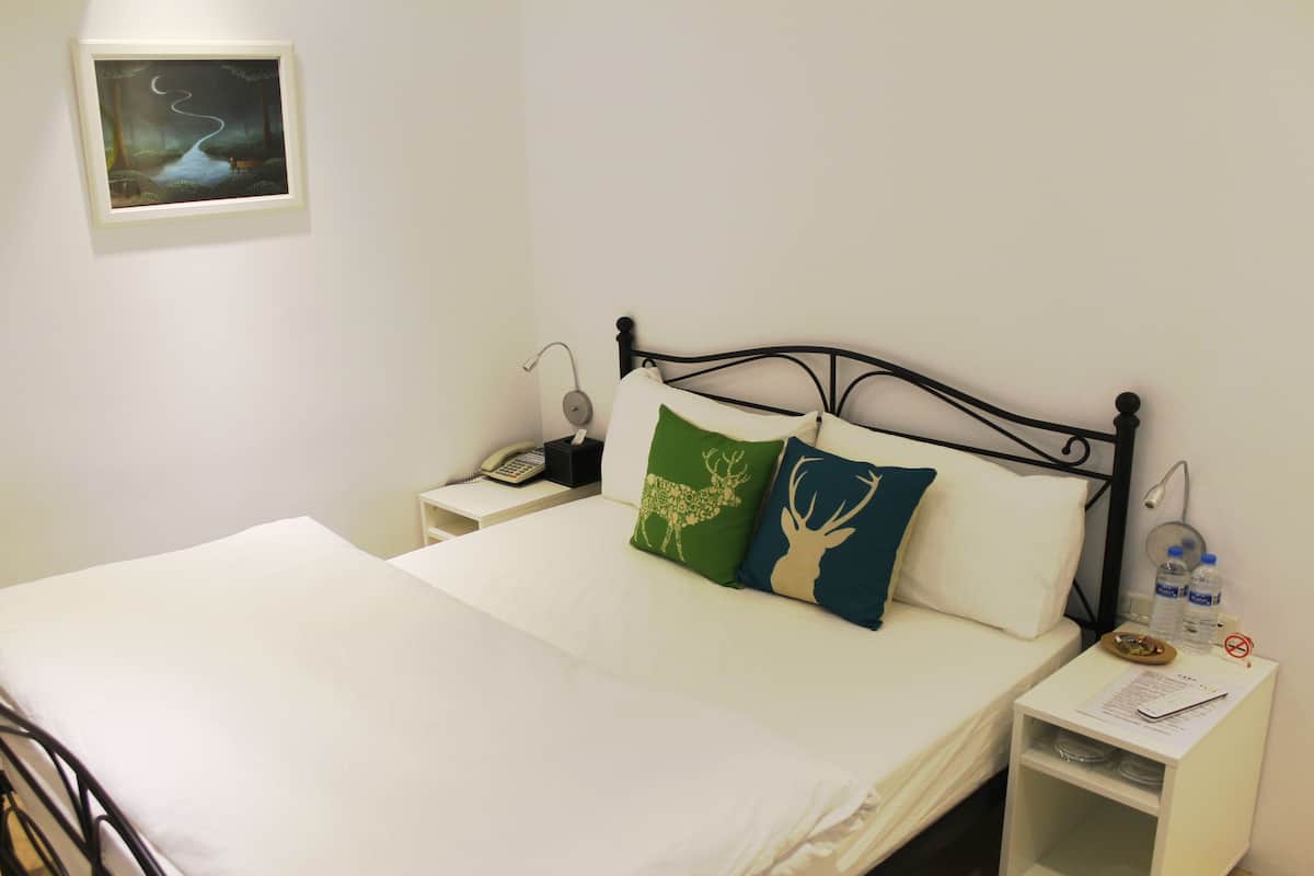 Loft suite | Individually furnished, soundproofing, free WiFi, bed sheets