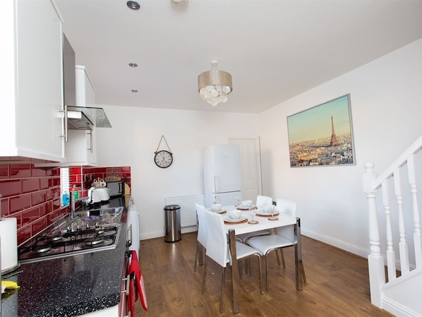 Luxury-Apartment, eigenes Bad (Occupancy 4) | Restaurant