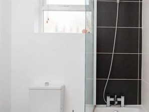 Luxury Apartment, Private Bathroom (Occupancy 4) | Bathroom - Luxurious Serviced Apartments (Leeds)