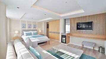 Suite, Sea View, Corner | Premium bedding, in-room safe, desk, laptop workspace