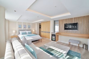 Suite, Sea View, Corner | Premium bedding, in-room safe, desk, laptop workspace