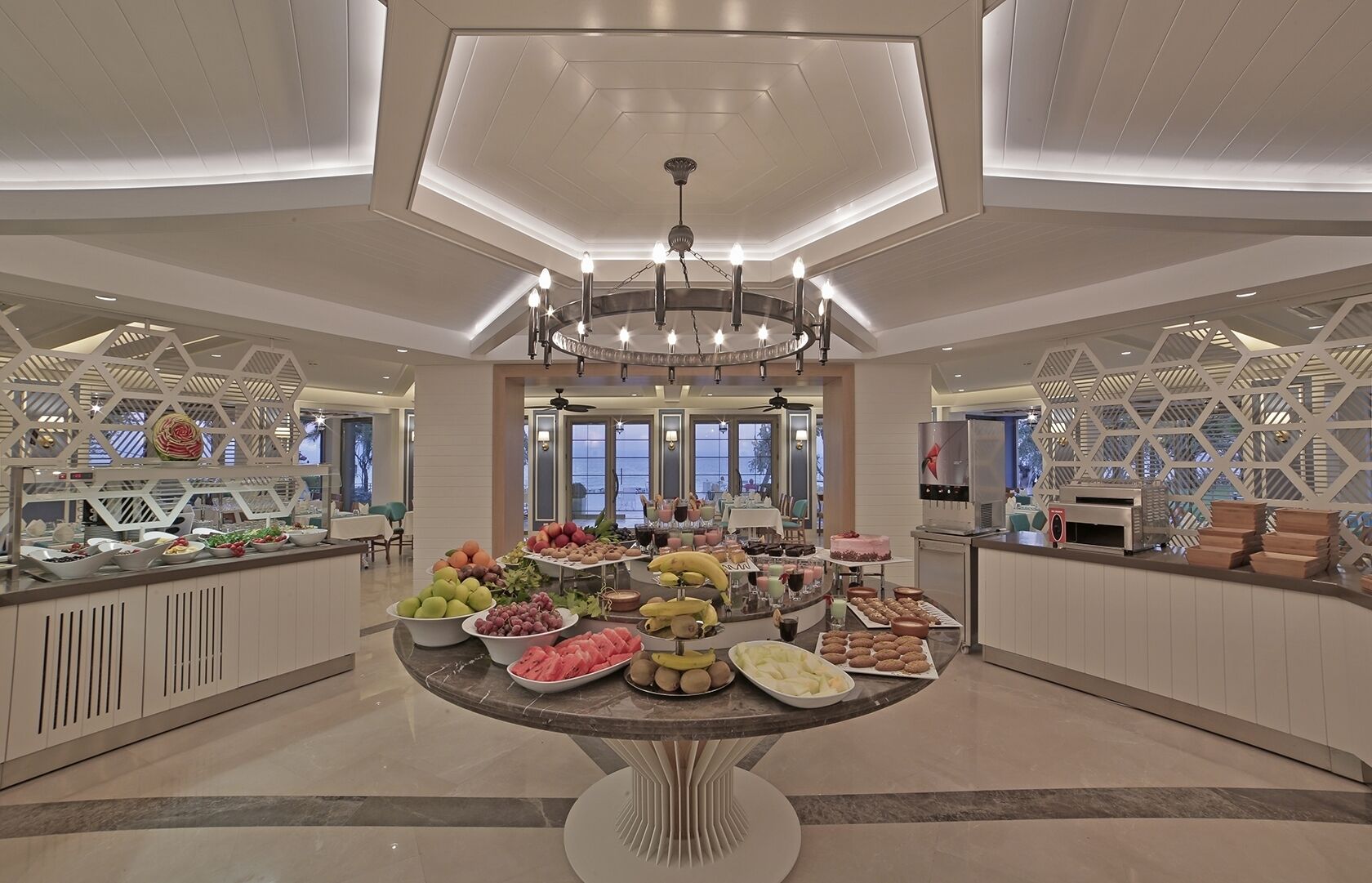 บริการอาหารเช้า อาหารกลางวัน อาหารเย็น, อาหารนานาชาติ, วิวชายหาด 