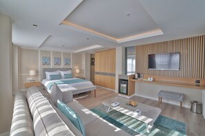 Suite, Sea View, Corner