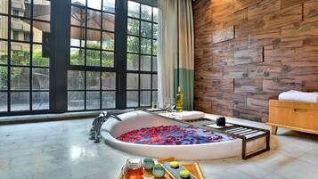 Indoor spa tub