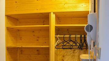 Habitación familiar, 2 habitaciones | Caja de seguridad en la habitación, wifi gratis y ropa de cama