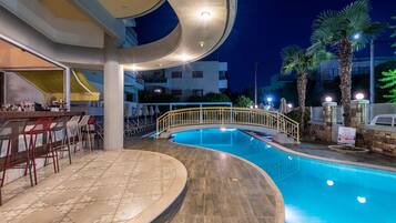 Bar junto a la alberca