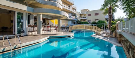 Seasonal outdoor pool, pool umbrellas, sun loungers