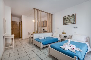 Studio | Safe på rommet, strykejern/-brett og barnesenger (inkludert)