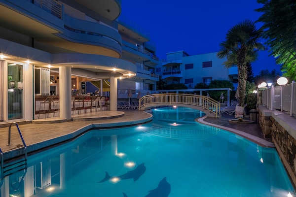 Seasonal outdoor pool, pool umbrellas, sun loungers