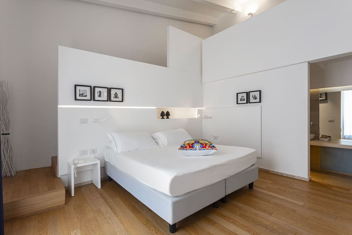Superior kamer, terras, uitzicht op binnenplaats | 1 slaapkamer, luxe beddengoed, een minibar, een kluis op de kamer