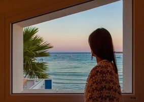 Habitación superior, terraza, vistas al mar | Vistas desde la habitación