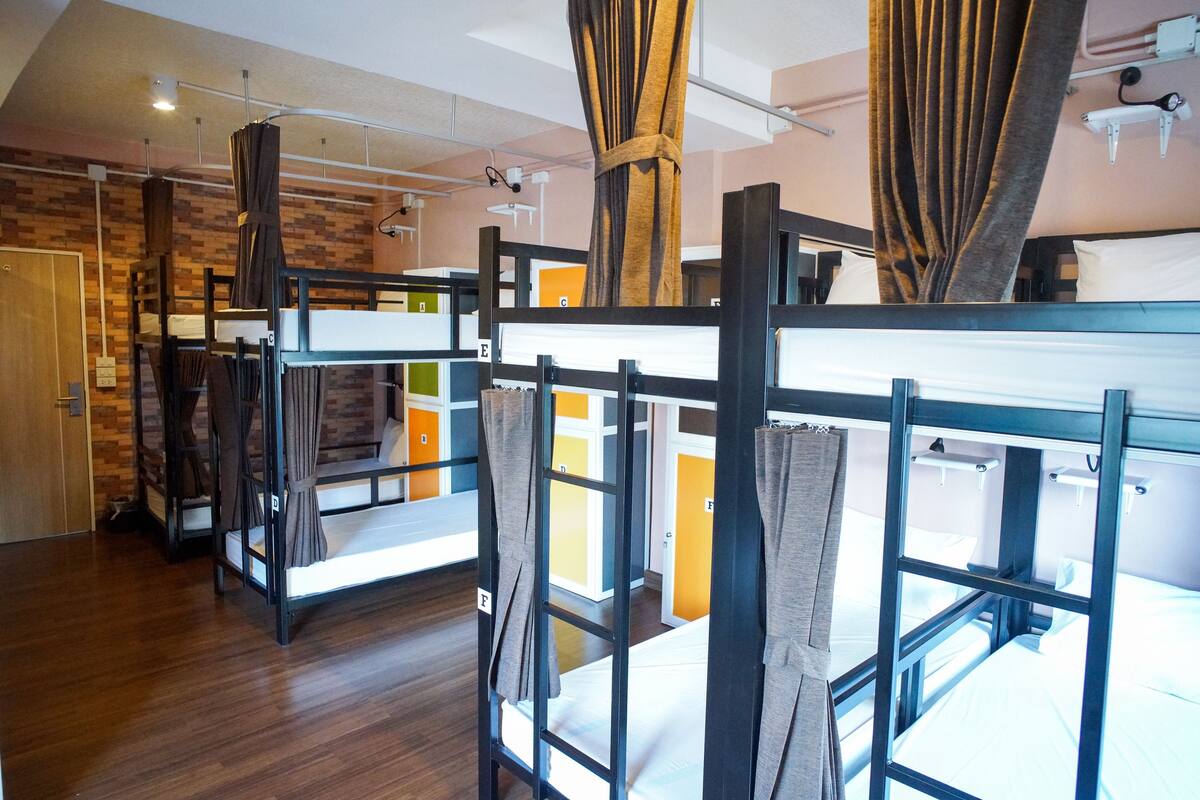 14-Bed Mixed Dormitory Room | Planløsning