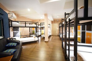 14-Bed Mixed Dormitory Room | Wi-fi (inkludert)
