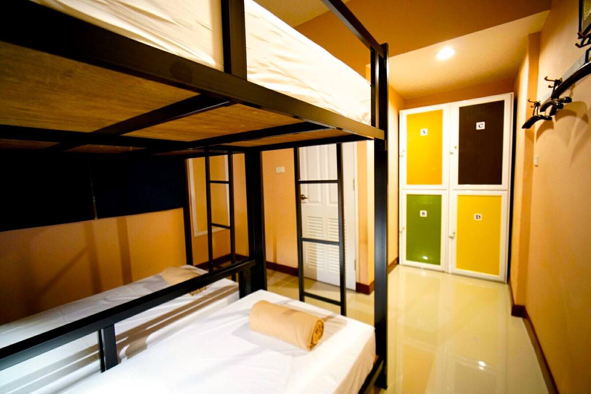4-Bed Family Room with Private Bathroom | Free WiFi