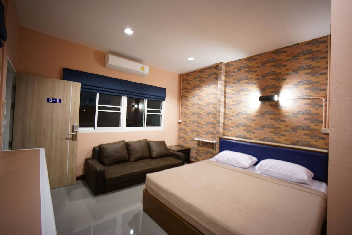 Superior Double Room Private Bathroom with Balcony | Free WiFi