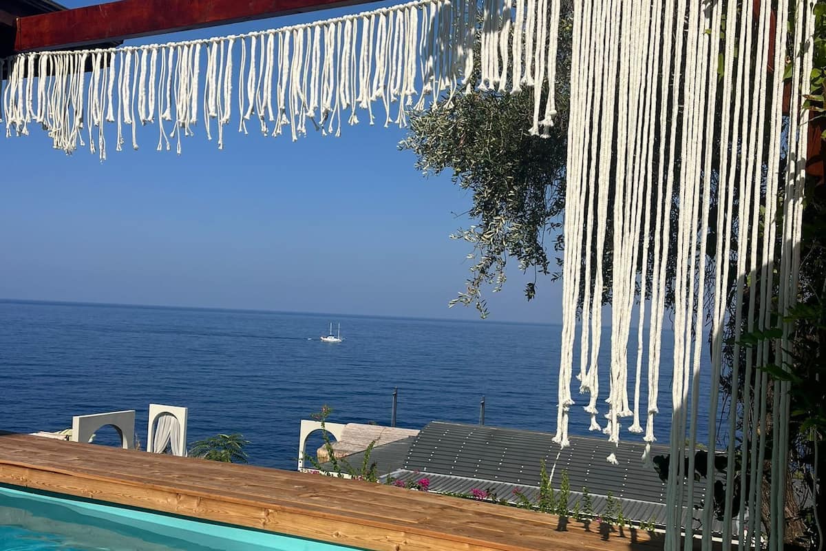 Private pool Pasha - Sea View | Minibar, in-room safe, desk, soundproofing