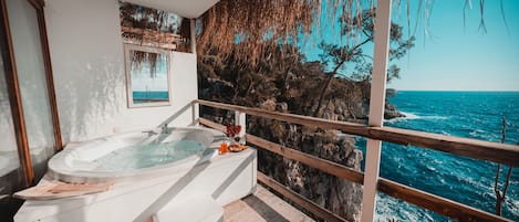Honeymoon Suite with jacuzzi - Sea View | Minibar, Zimmersafe, Schreibtisch, schallisolierte Zimmer