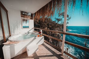 Honeymoon Suite with jacuzzi - Sea View | Minibar, in-room safe, desk, soundproofing - Zakros Hotel Lykia - Adults Only (Fethiye)