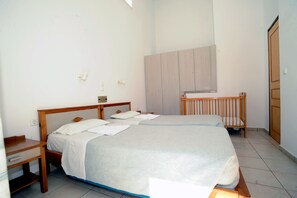 Perhesviitti, 2 makuuhuonetta | Tallelokero huoneessa, työpöytä, ilmaiset vauvansängyt, ilmainen Wi-Fi