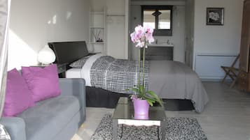 Comfort Double Room | Premium bedding, soundproofing, free cribs/infant beds, free WiFi