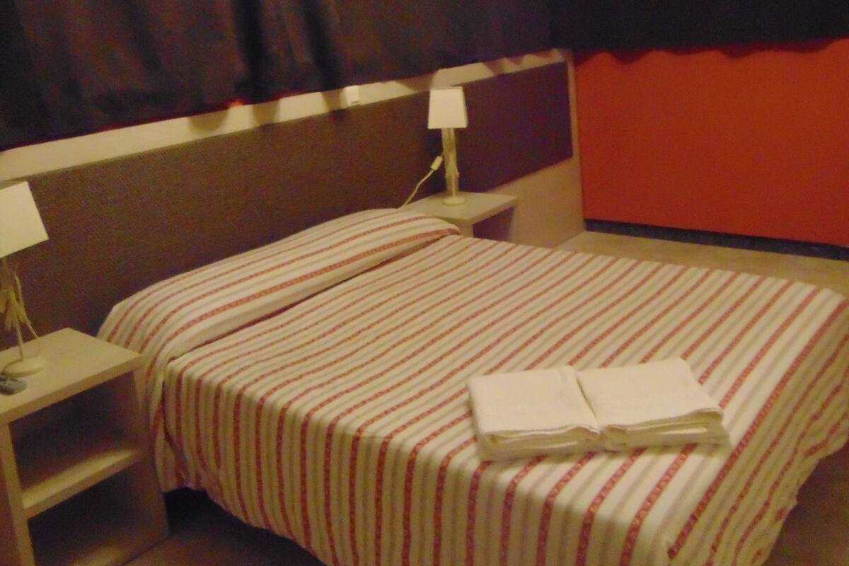 Chambre Double ou avec lits jumeaux, vue montagne | Lits bébé (gratuits), lits pliants/supplémentaires, Wi-Fi gratuit
