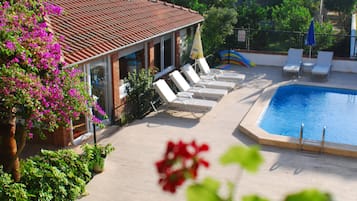 Outdoor pool, pool loungers