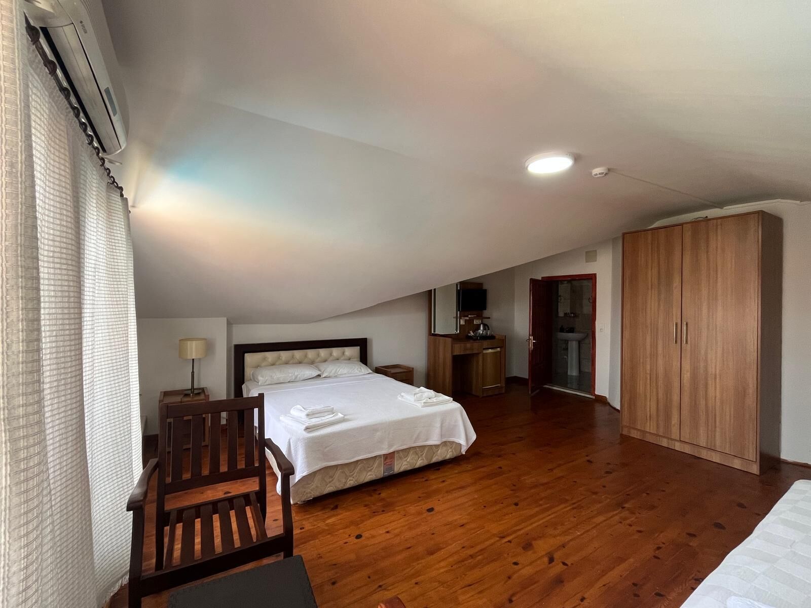 Deluxe Suite, Hill View | Premium bedding, minibar, in-room safe, desk