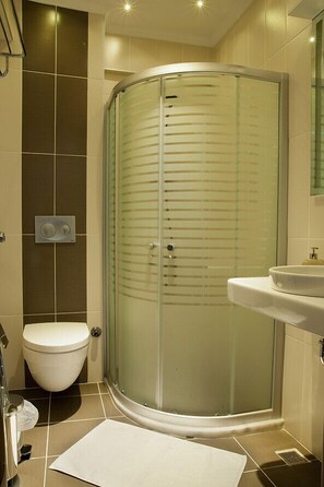 Standard Double or Twin Room | Bathroom | Shower, free toiletries, hair dryer, towels - Crescent Hasirci Hotel (Ortaca)