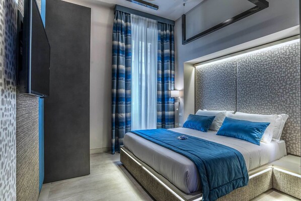 Superior Double Room | Minibar, in-room safe, desk, rollaway beds - Barberini Luxury (Rome)