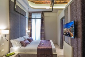 Classic Double Room | Minibar, in-room safe, desk, rollaway beds - Barberini Luxury (Rome)