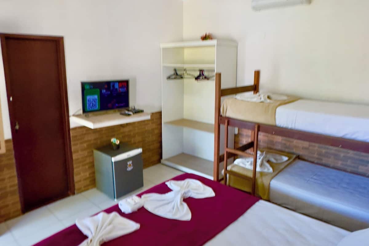 Quadrupla familiare, 1 camera da letto, lanai, vista giardino | Minibar, una cassaforte in camera, una scrivania, tende oscuranti