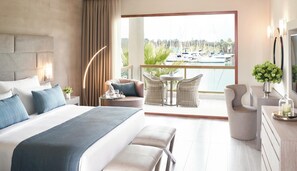 Minibar, in-room safe, desk, iron/ironing board