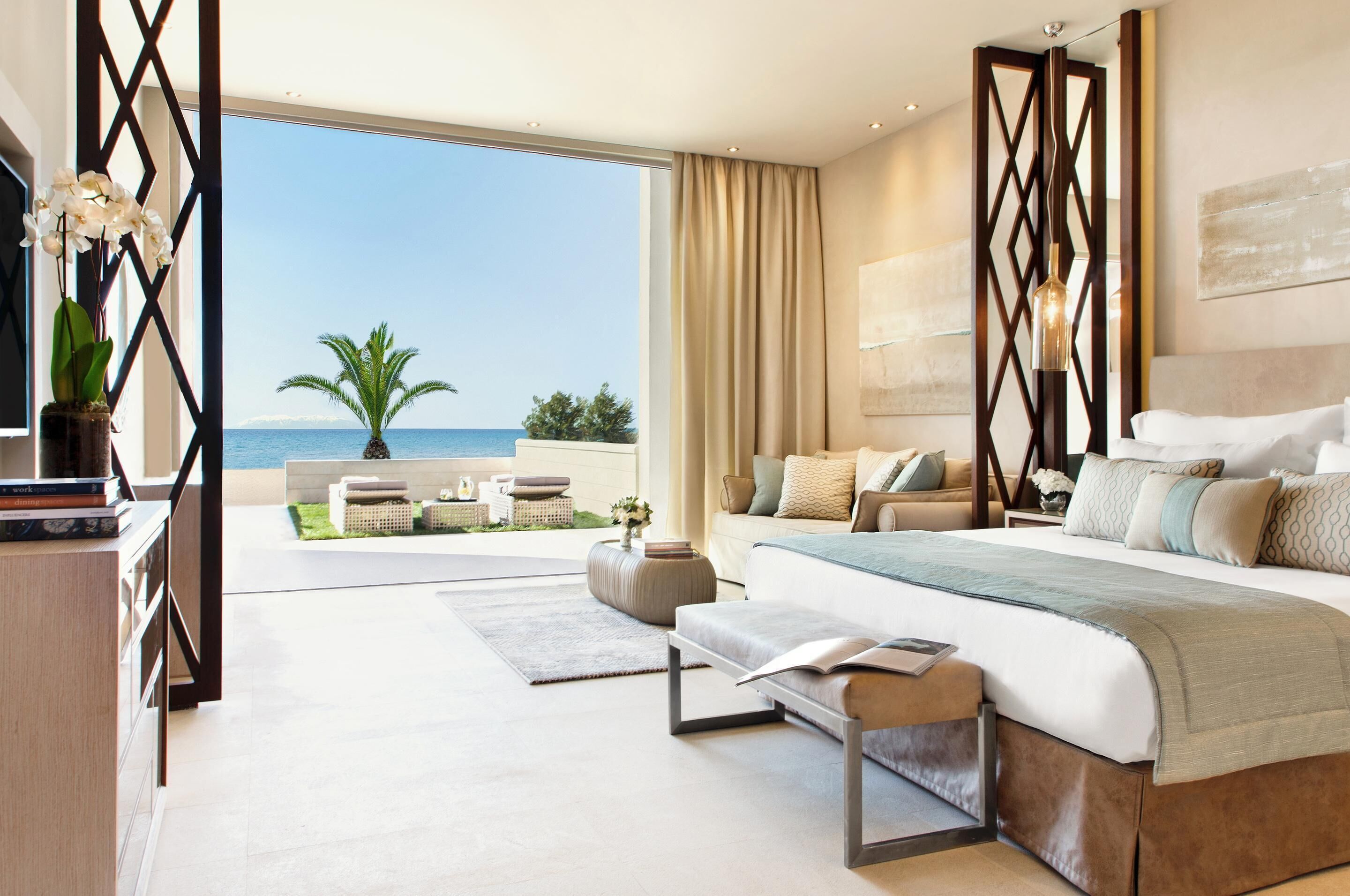 Minibar, Zimmersafe, Schreibtisch, Bügeleisen/Bügelbrett