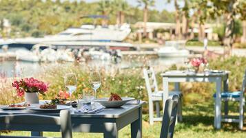 3 restaurants, breakfast, lunch, dinner served; Greek cuisine