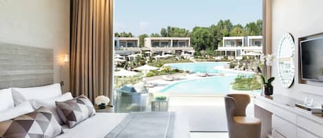 One Bedroom Suite Grand Balcony Pool View | Minibar, in-room safe, desk, iron/ironing board